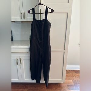 EverLane Women's Black Linen Jumpsuit!